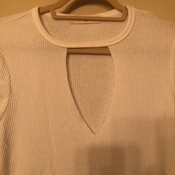 Cutout V-neck Long Sleeve Tee - Picture 2 of 4